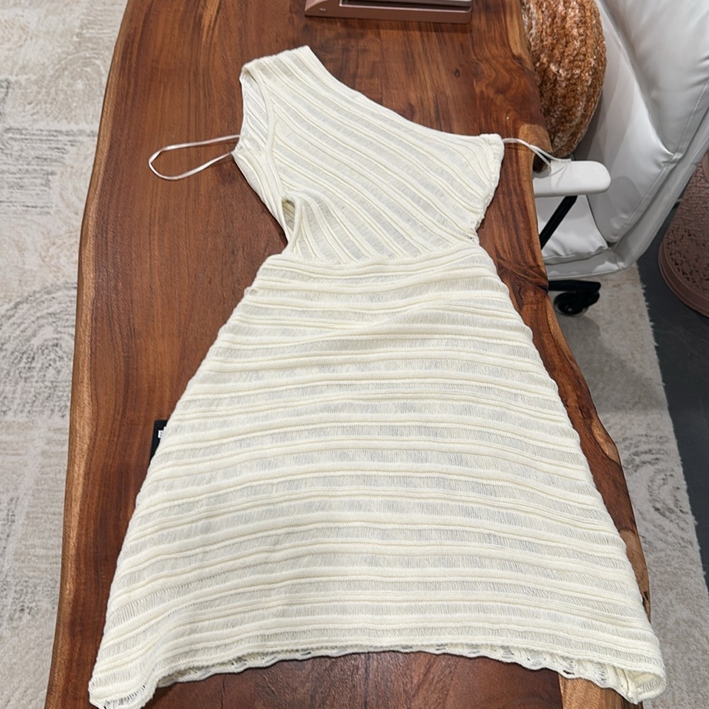 One-Shoulder Ivory Bodycon Dress - Picture 6 of 7